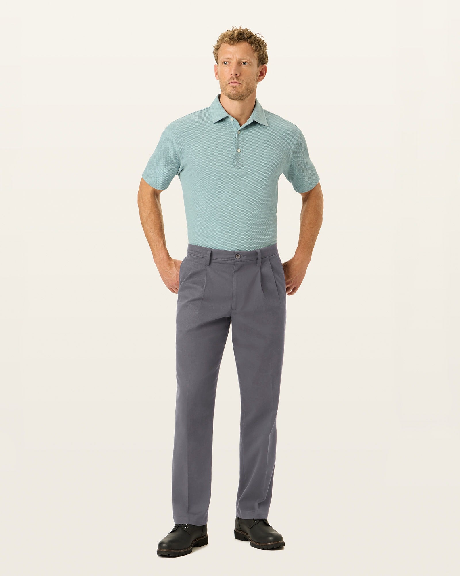 Easy Khakis, Pleated, Classic Fit – Dockers™