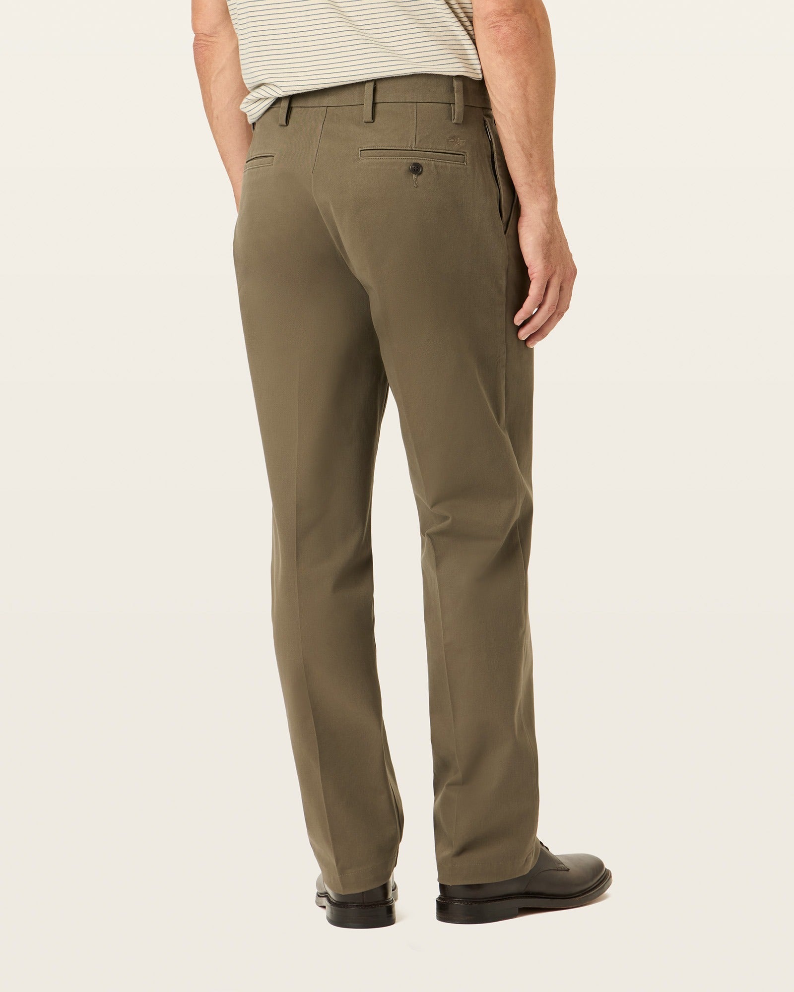 Workday Khakis, Classic Fit – Dockers™