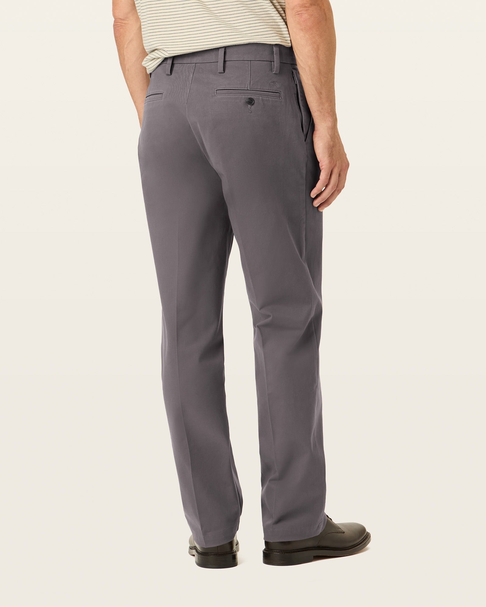 Workday Khakis, Classic Fit – Dockers™