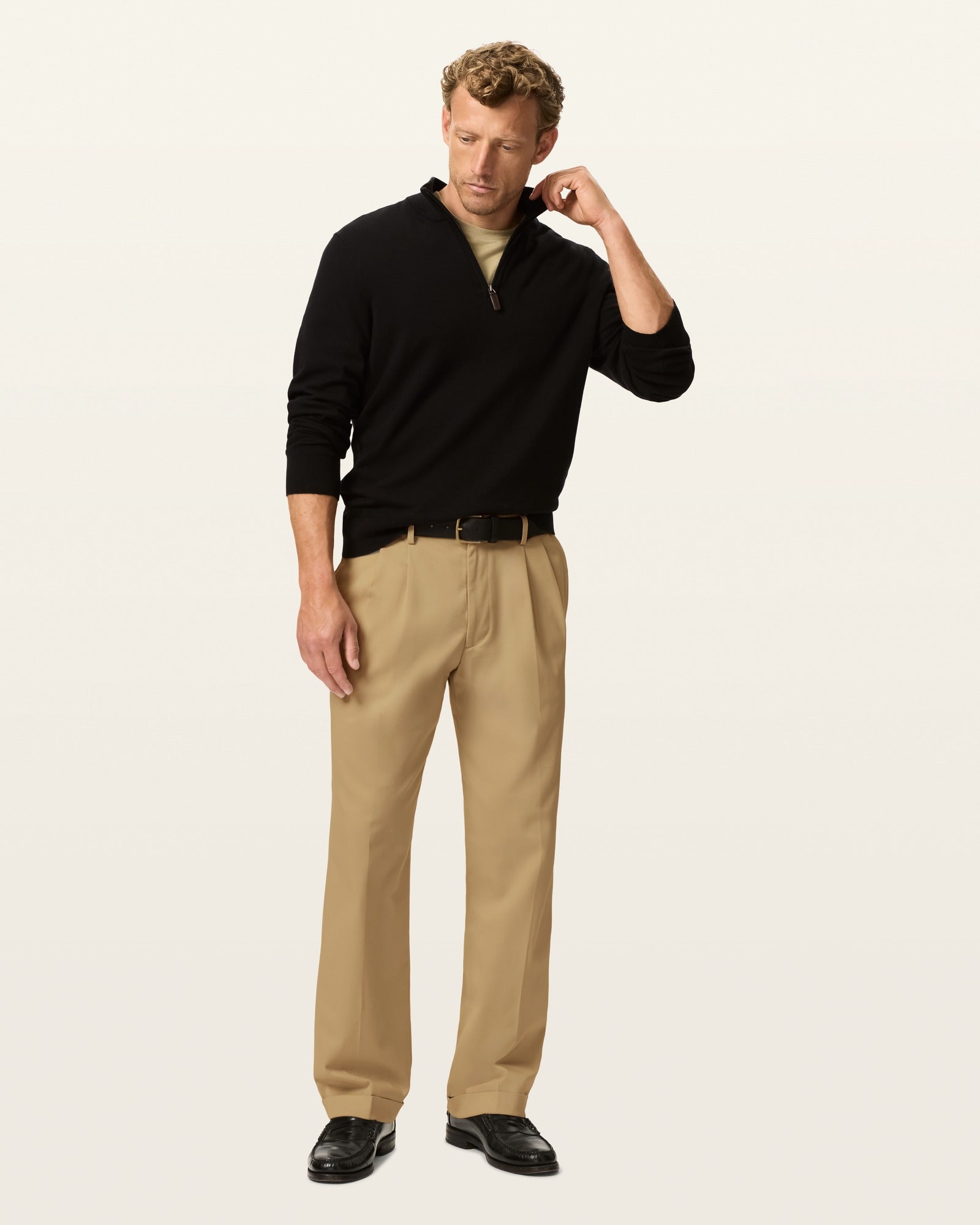 Comfort Khakis, Pleated, Relaxed Fit – Dockers™