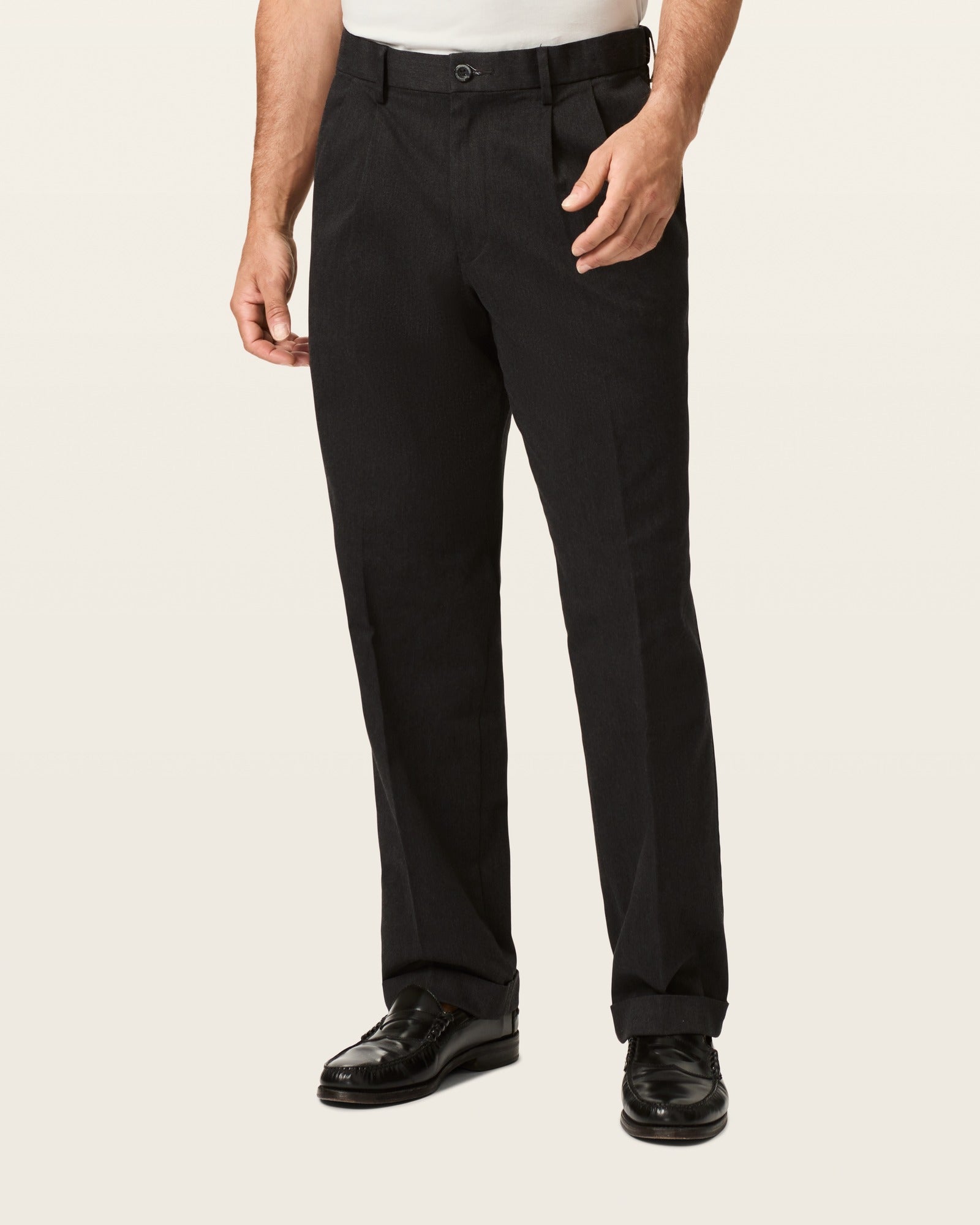 Comfort Khakis, Pleated, Relaxed Fit – Dockers™