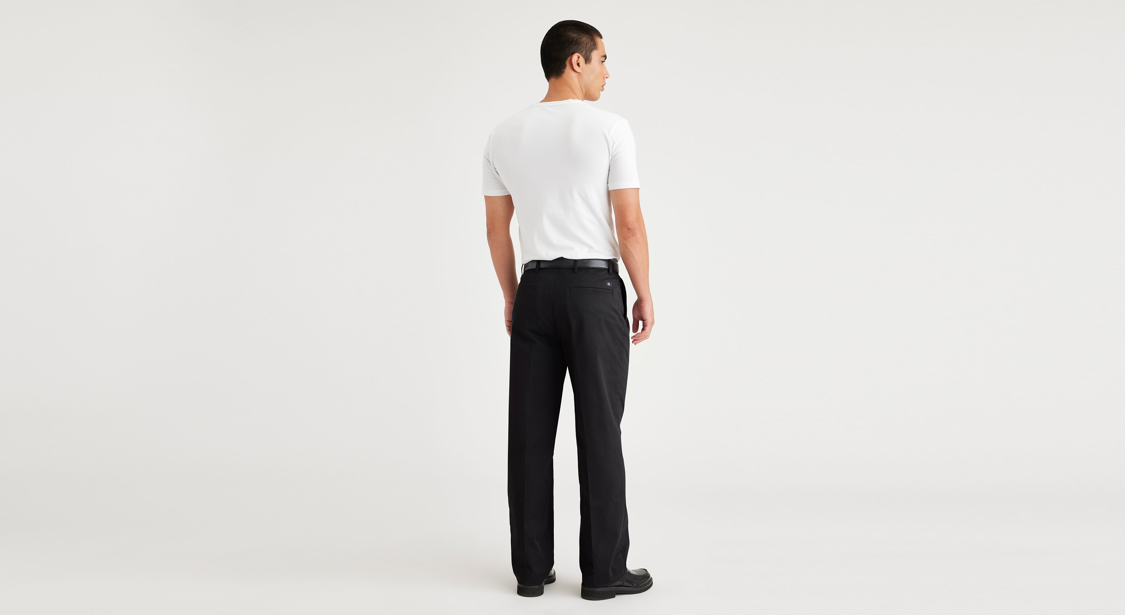 Essential Chinos, Pleated, Classic Fit – Dockers® Essential Chinos, Pleated, Classic Fit – Dockers®