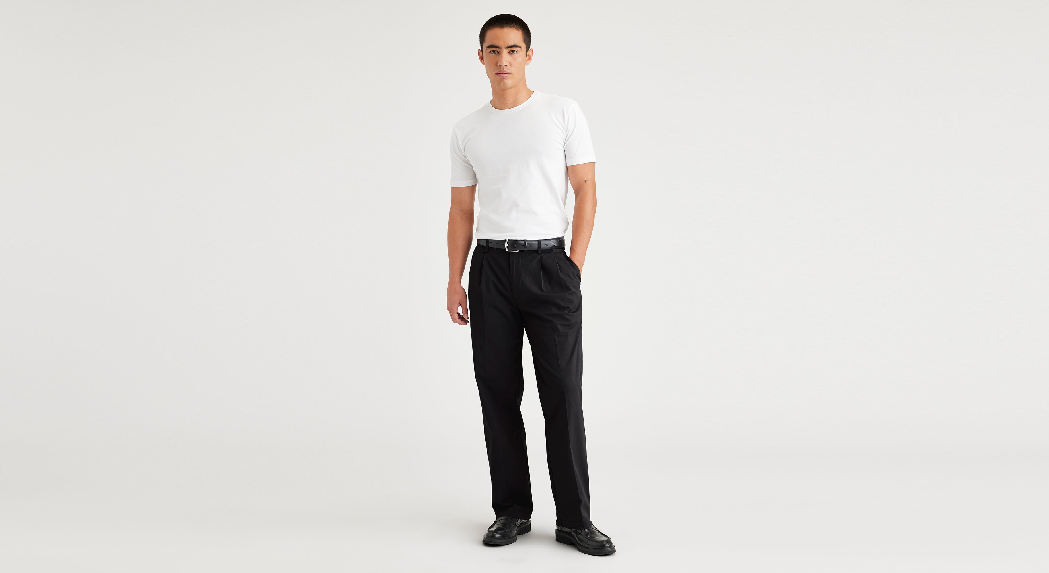 Essential Chinos, Pleated, Classic Fit