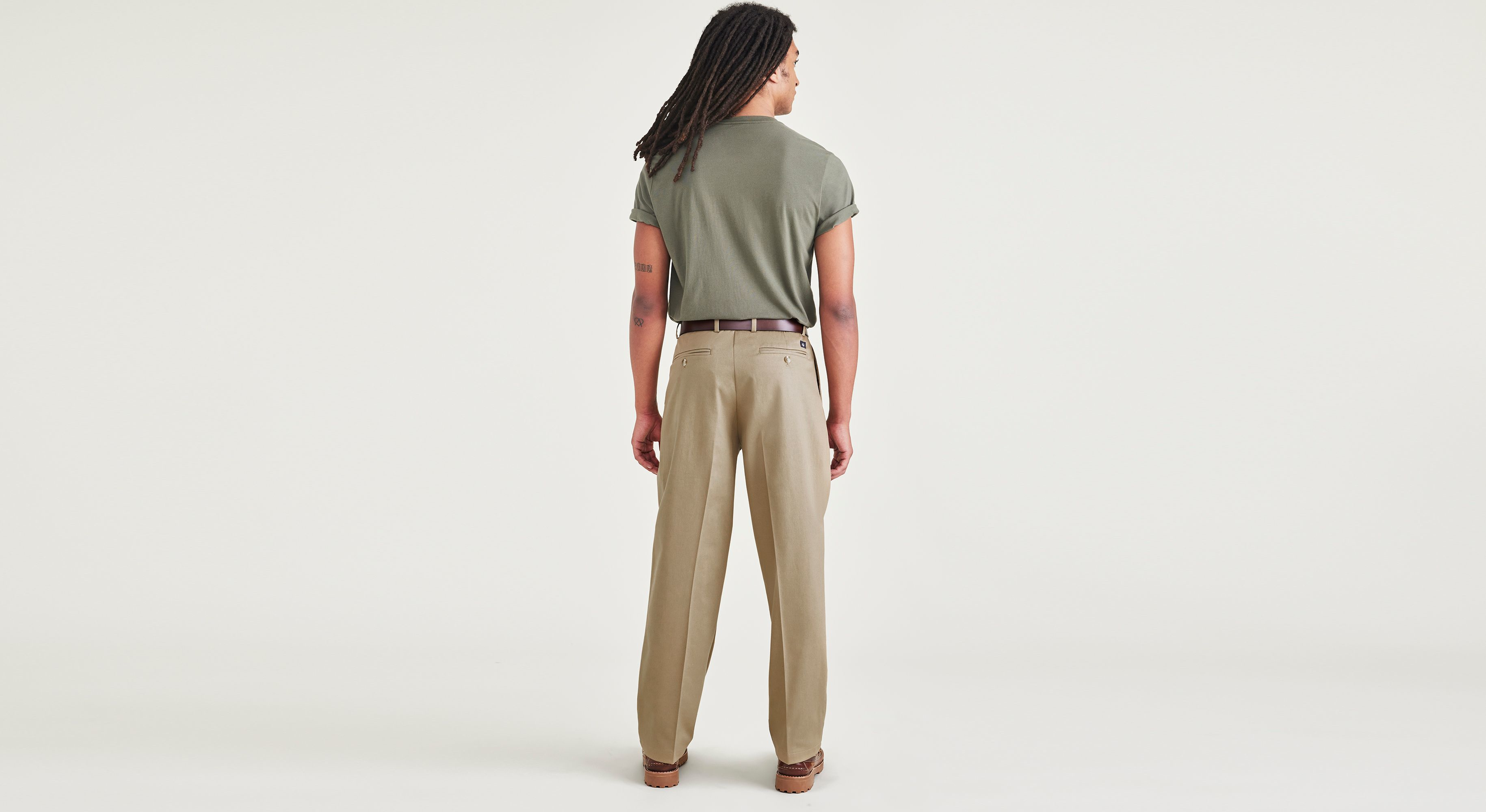 Signature Iron Free Khakis, Pleated, Relaxed Fit with Stain Defender® –  Dockers®