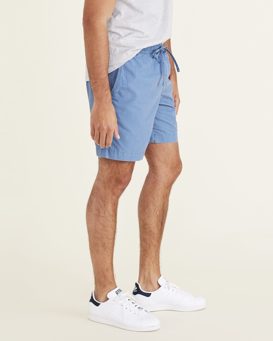 Side view of model wearing Oceanview Playa 7" Shorts.