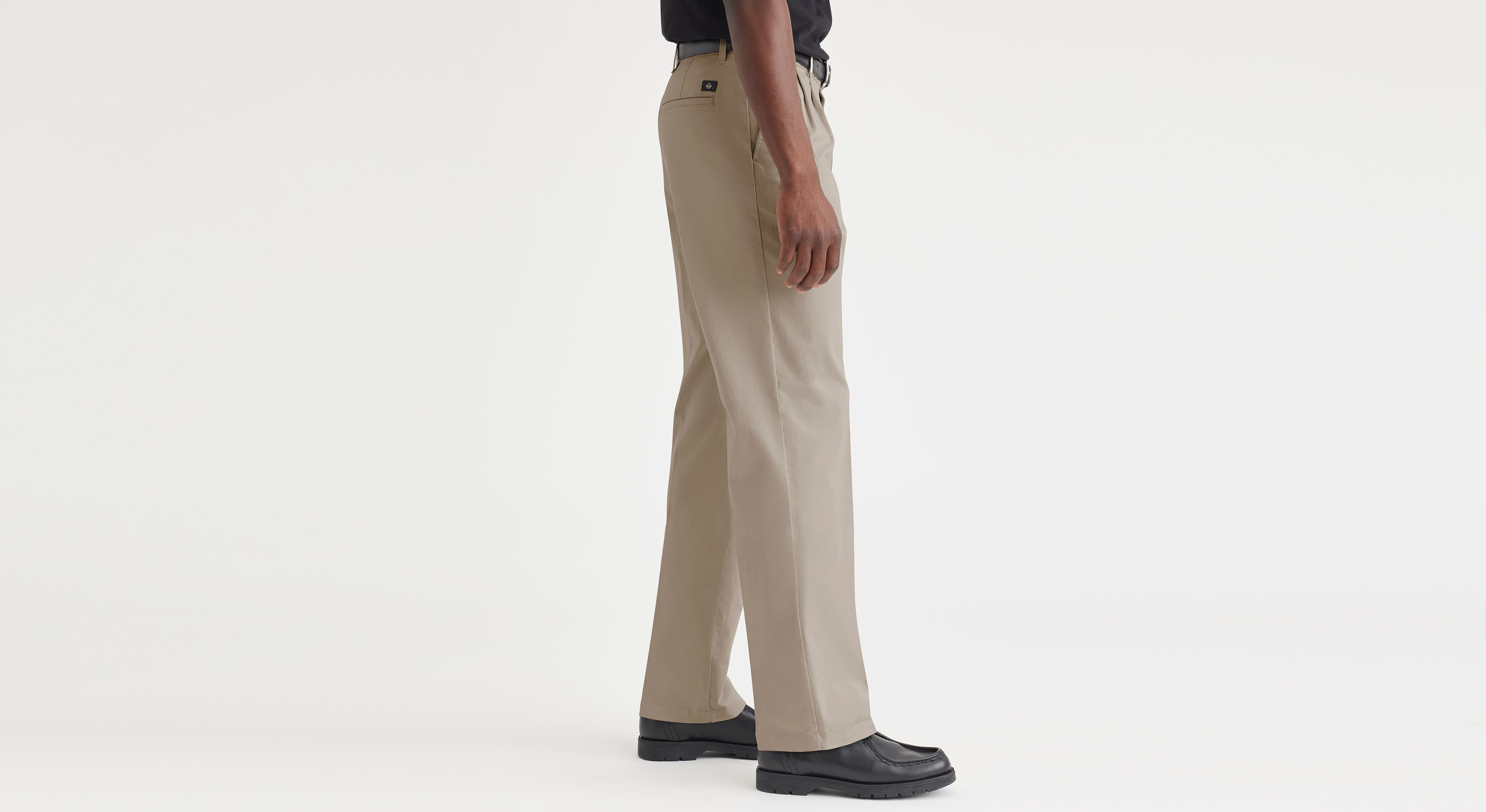Essential Chinos, Pleated, Classic Fit – Dockers®