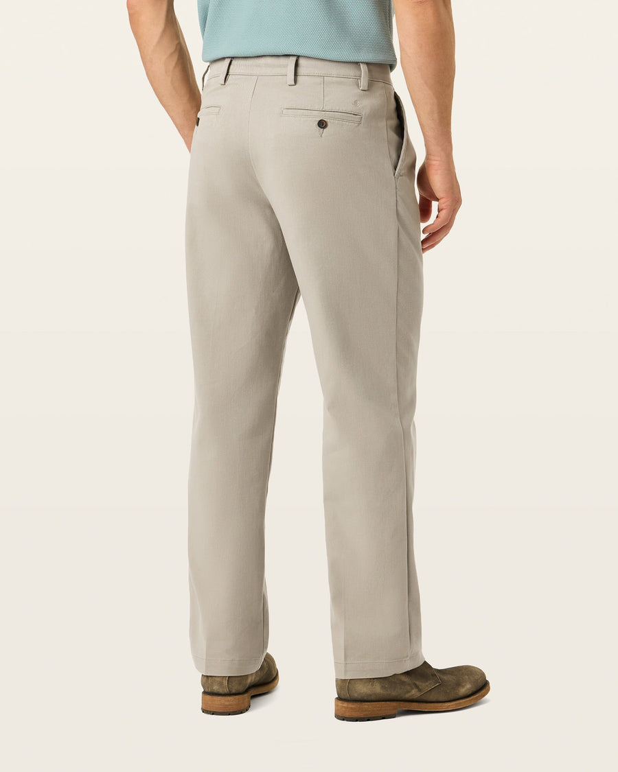 Easy Khakis, Pleated, Classic Fit – Dockers™