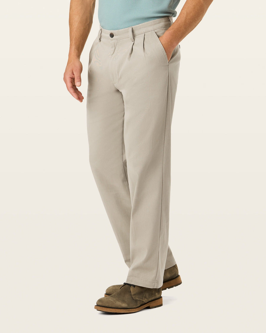 Easy Khakis, Pleated, Classic Fit – Dockers™
