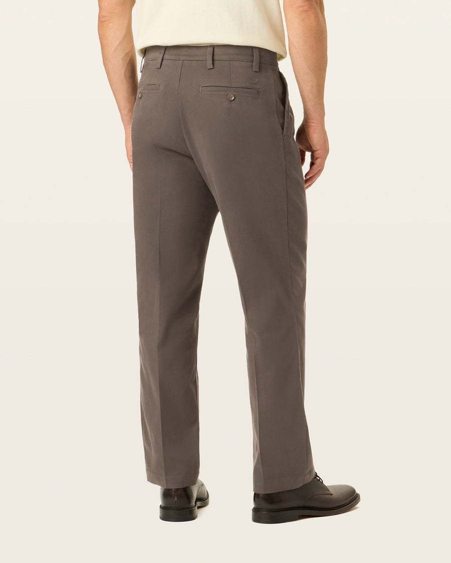 Easy Khakis, Pleated, Classic Fit – Dockers™