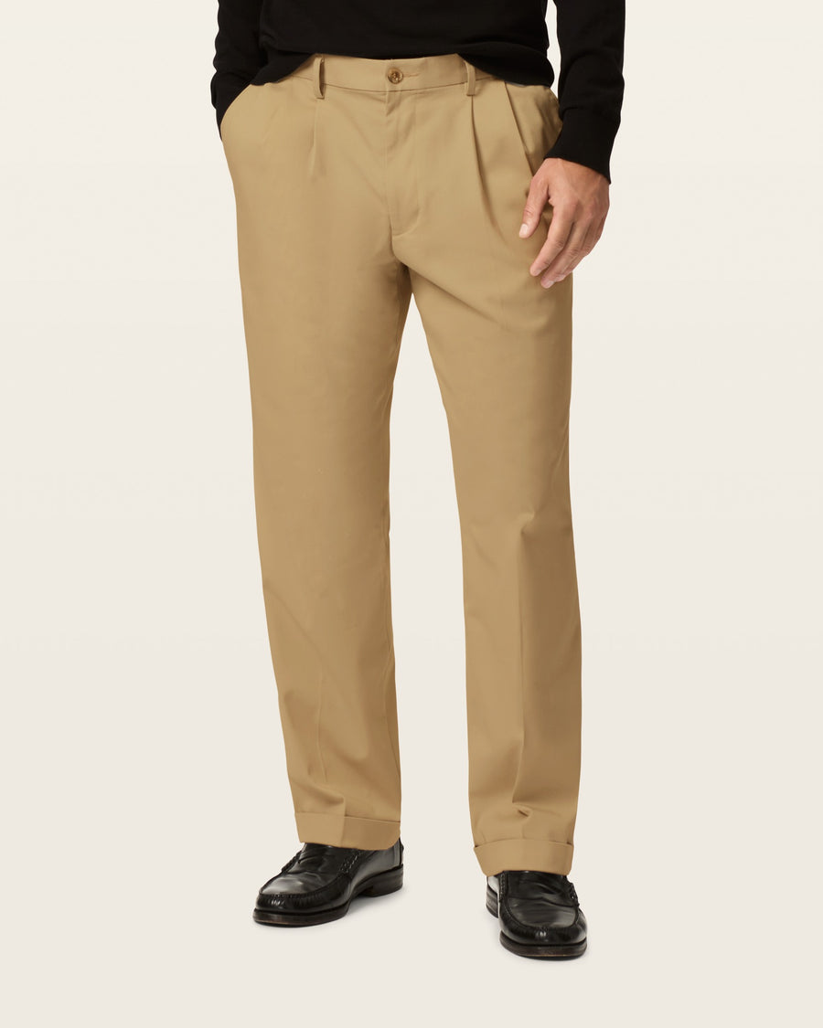 Comfort Khakis, Pleated, Relaxed Fit – Dockers™