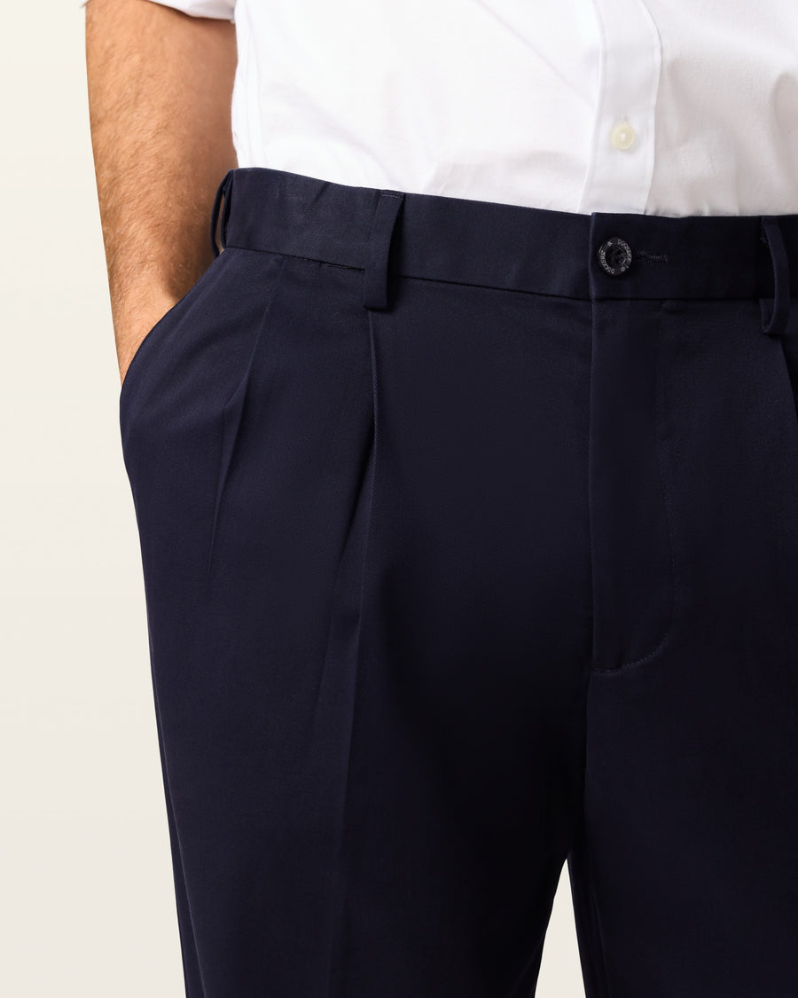 Comfort Khakis, Pleated, Relaxed Fit – Dockers™
