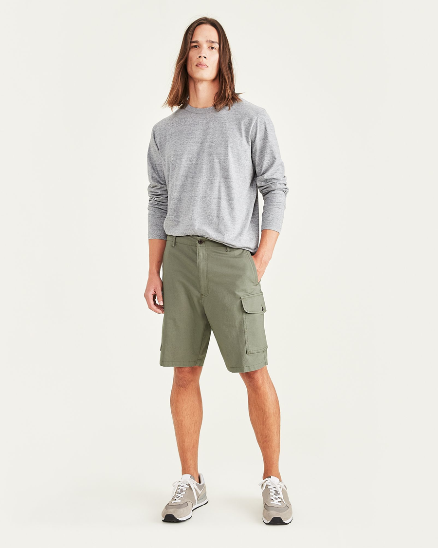 Front view of model wearing Camo Cargo 9" Shorts, Straight Fit.