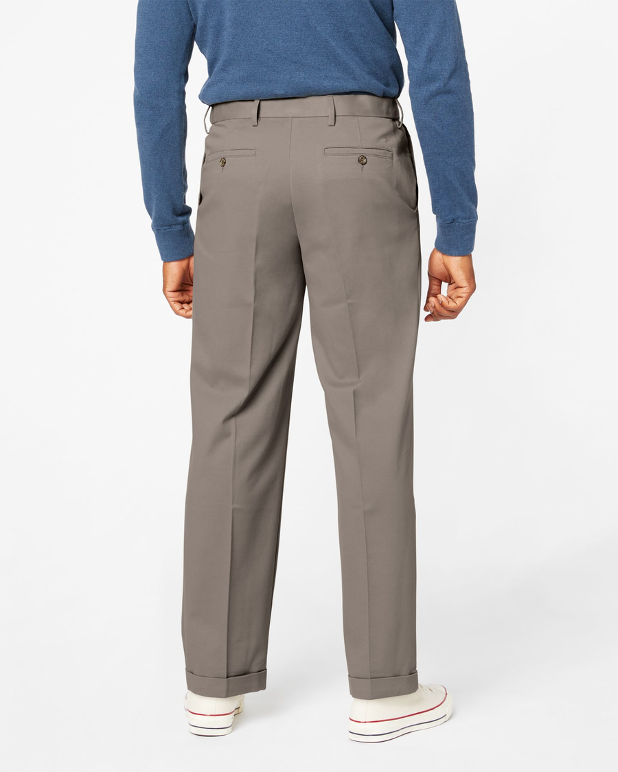 Comfort Khakis, Pleated, Relaxed Fit – Dockers®