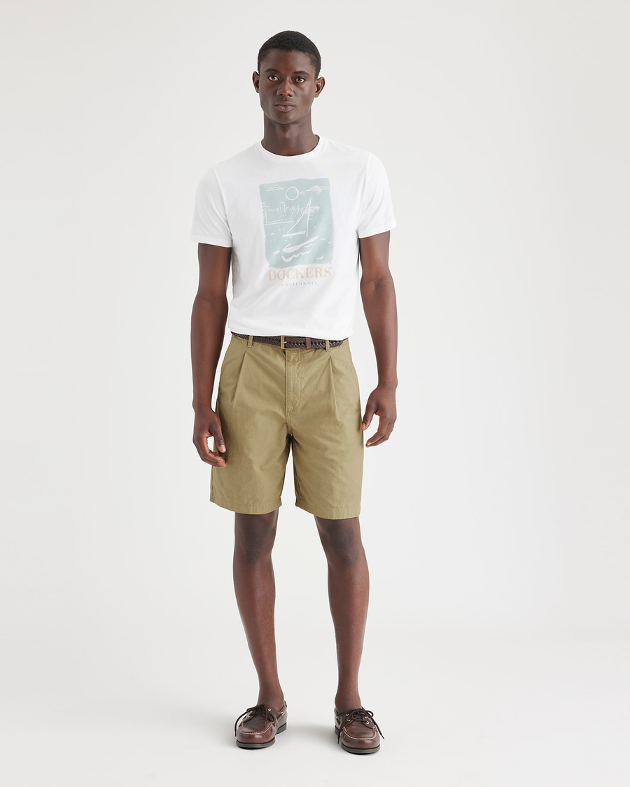 Front view of model wearing Harvest Crisp Original Pleated 8.5" Short, Classic Fit.