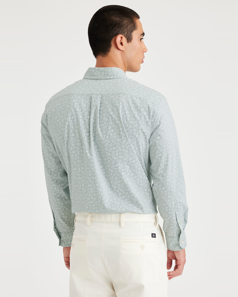 Back view of model wearing Pipa Harbor Grey Signature Comfort Flex Shirt, Classic Fit.