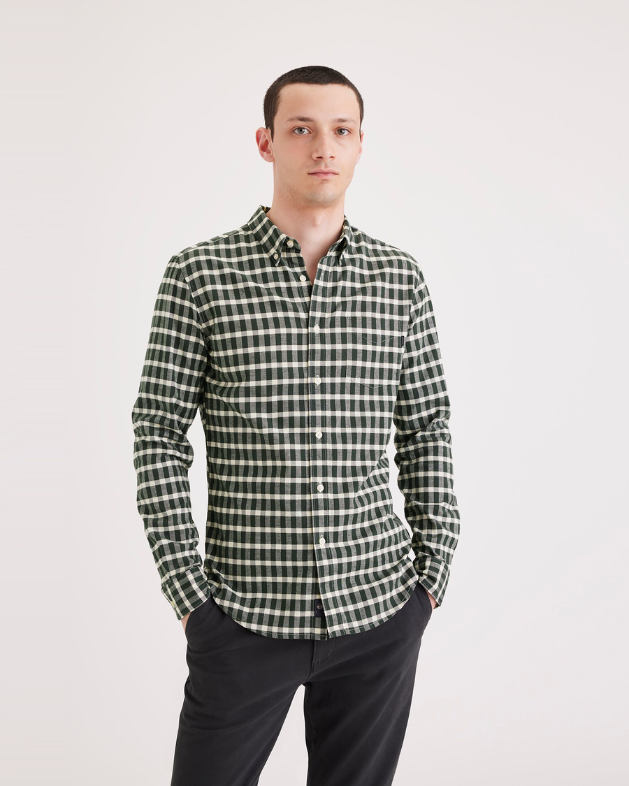 Front view of model wearing Savier Stretch Oxford Shirt, Slim Fit.