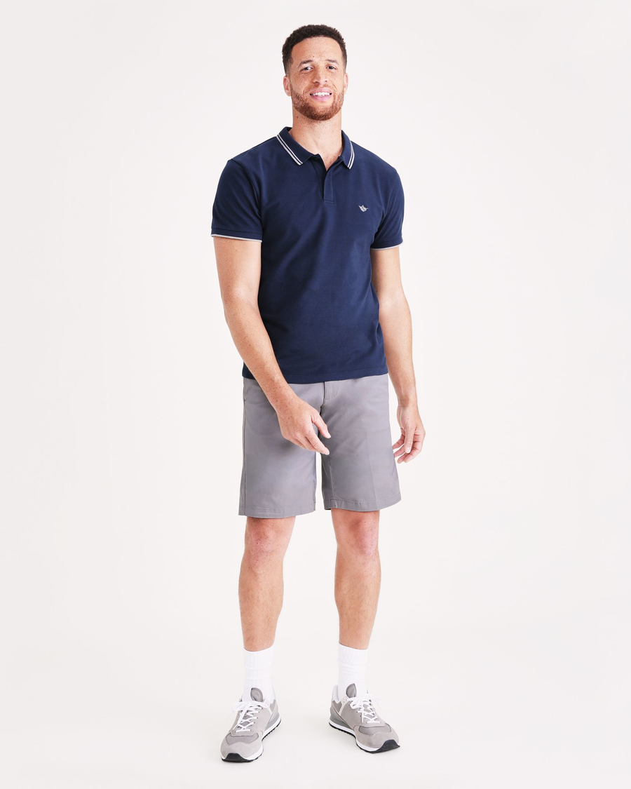 Front view of model wearing Sea Cliff Perfect 10.5" Shorts (Big and Tall).