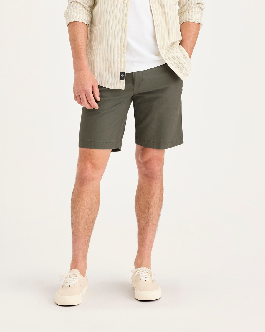 Front view of model wearing Tea Leaf Ultimate 9.5" Shorts.