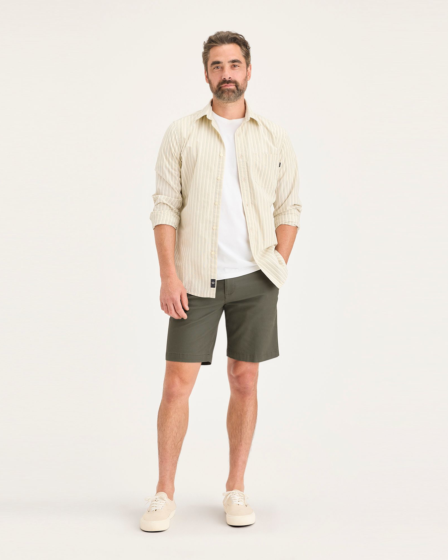 Front view of model wearing Tea Leaf Ultimate 9.5" Shorts.