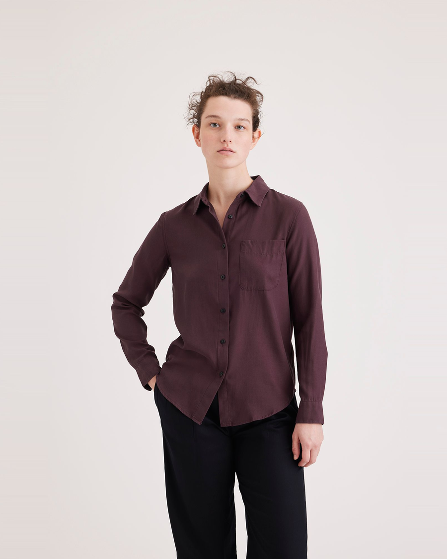 Front view of model wearing Winetasting Original Shirt, Regular Fit.